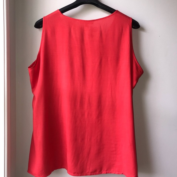 Solitaire Eyelet Top - Picture 4 of 8